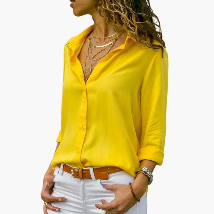 Women’s blouse with collar and button fastening