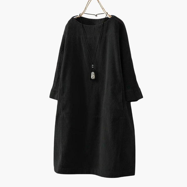 Women’s tunic dress with crew neckline and patch pockets
