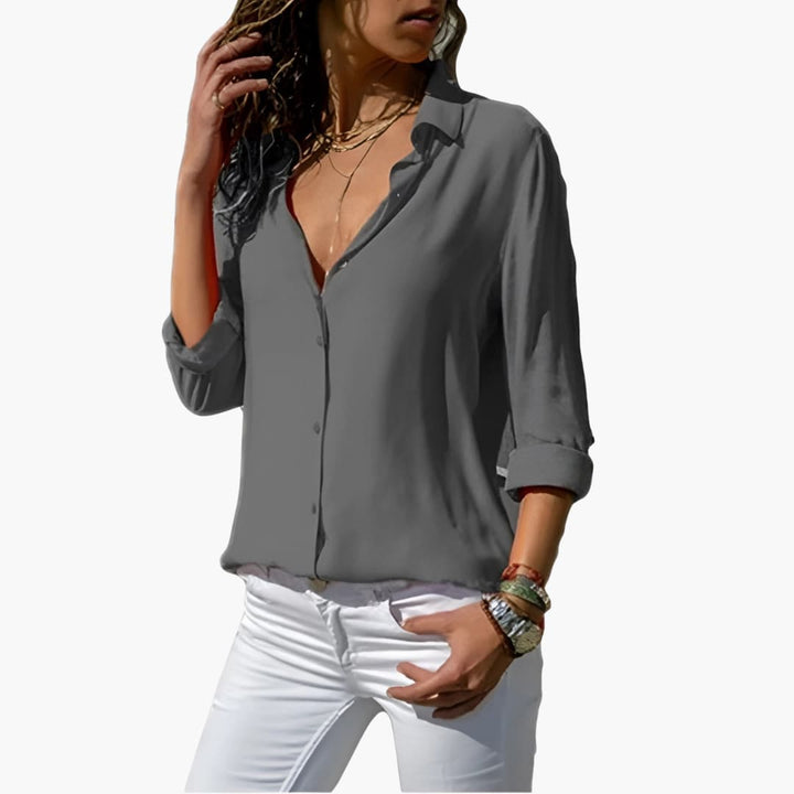 Women’s blouse with collar and button fastening