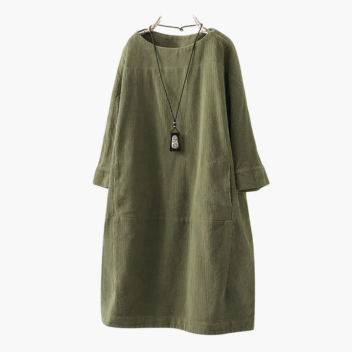 Women’s tunic dress with crew neckline and patch pockets