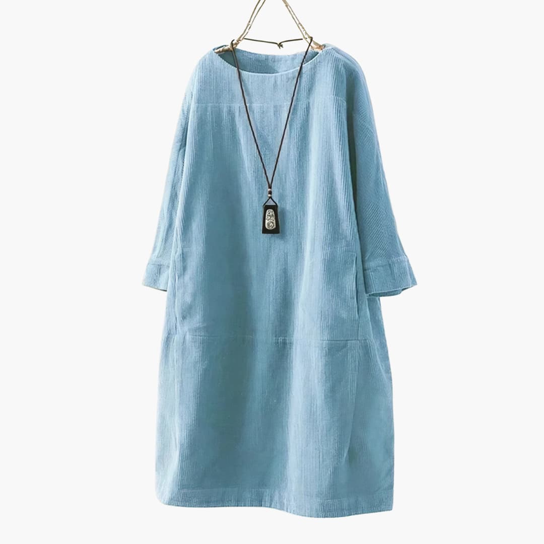 Women’s tunic dress with crew neckline and patch pockets