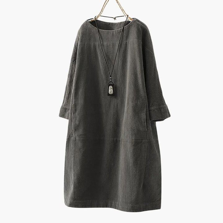Women’s tunic dress with crew neckline and patch pockets